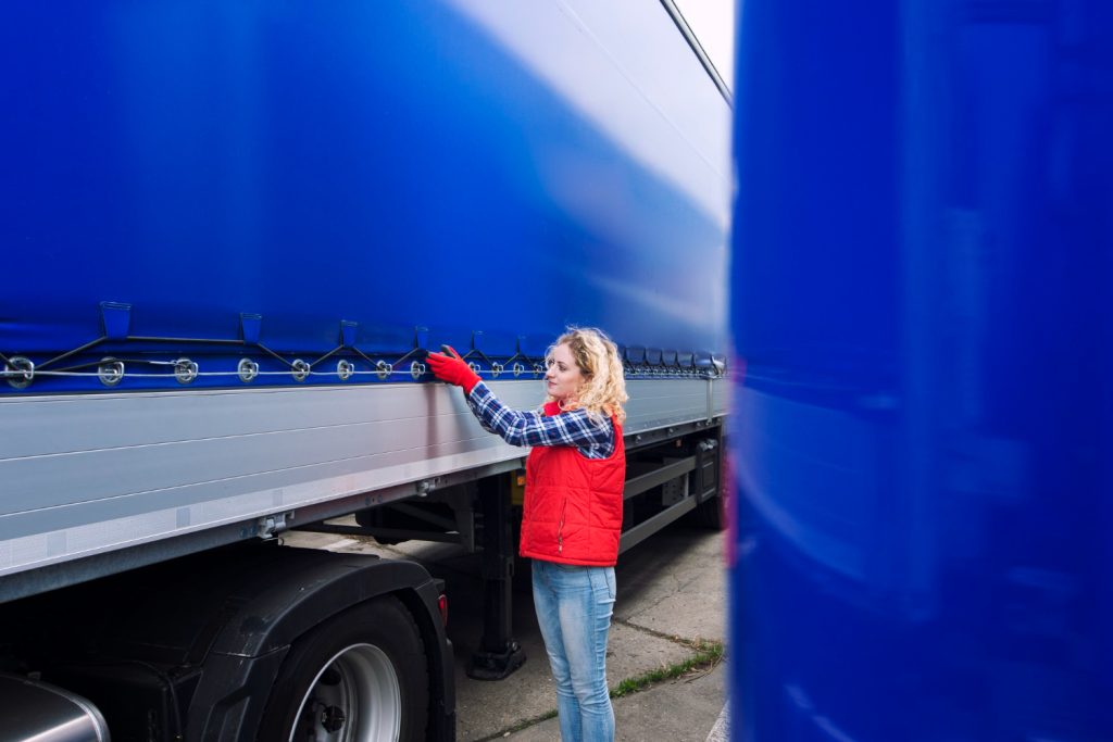 Benefits of Regular Truck Washing